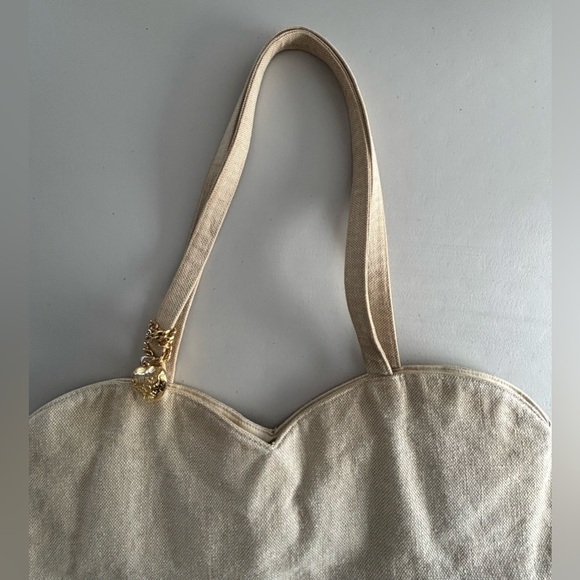 VINTAGE: Carey Adina | oversized heart shoulder bag. - Picture 2 of 16